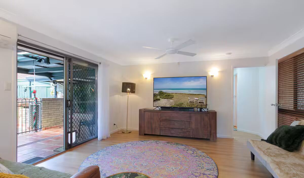 Smart TV, stereo, computer monitors