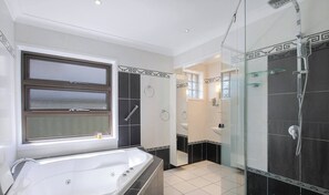 Hair dryer, towels, soap, toilet paper - Entire home in Kippa-Ring, Australia (Kippa-Ring)