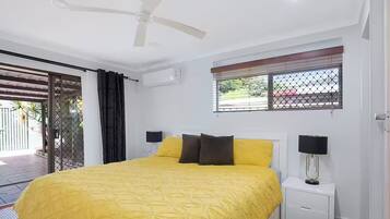 4 bedrooms, desk, iron/ironing board, travel crib