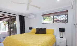 4 bedrooms, desk, iron/ironing board, travel crib