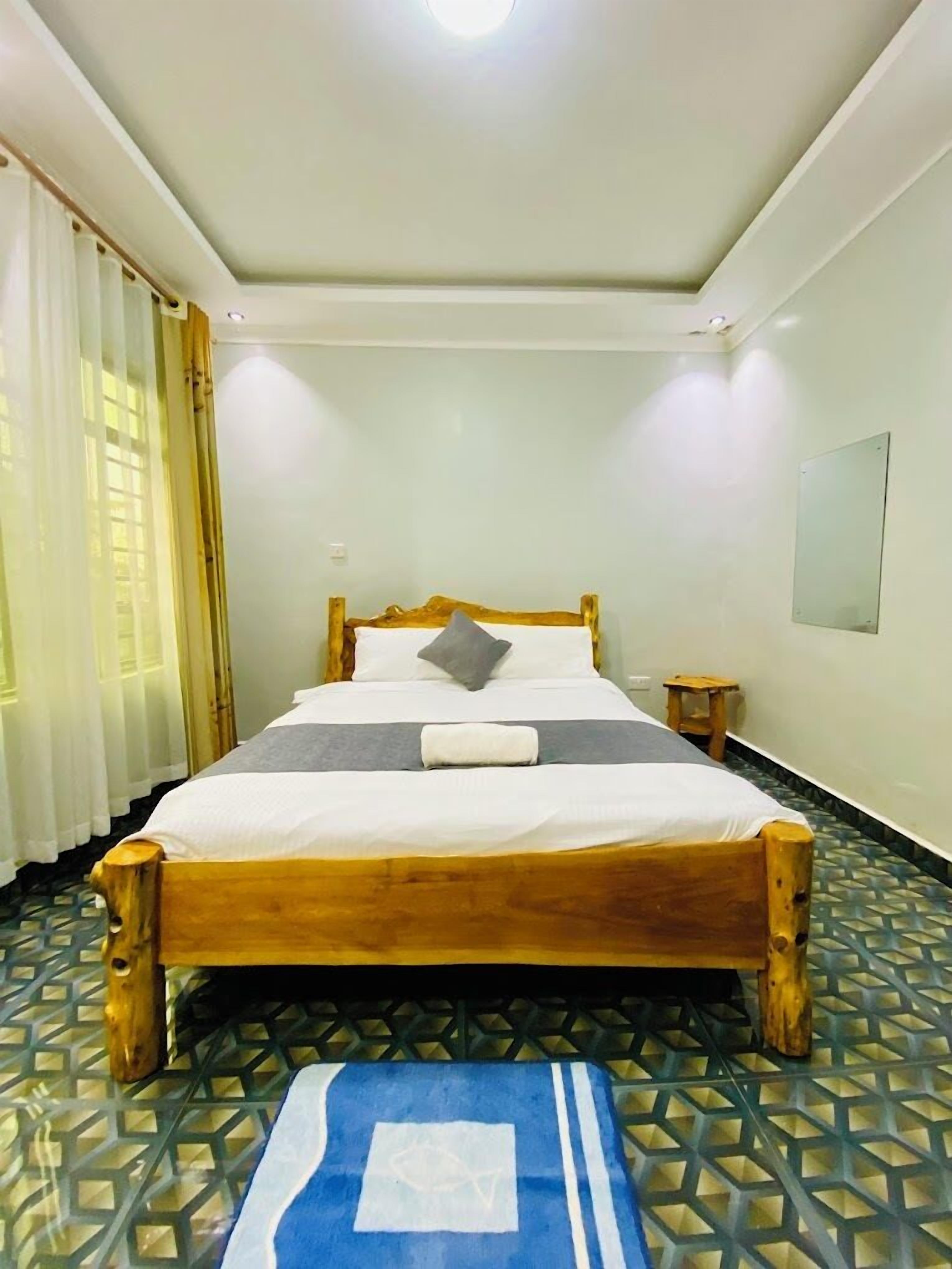 Deluxe Single Room | Free WiFi, bed sheets