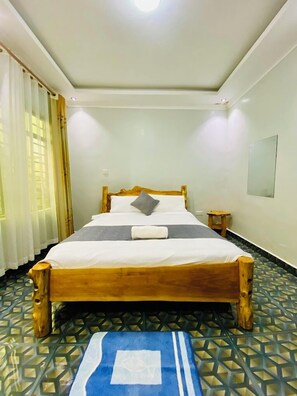 Deluxe Single Room | Free WiFi, bed sheets - Northwood Gardens & Adventure Park (Tambaya)