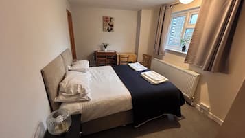 1 bedroom, bed sheets