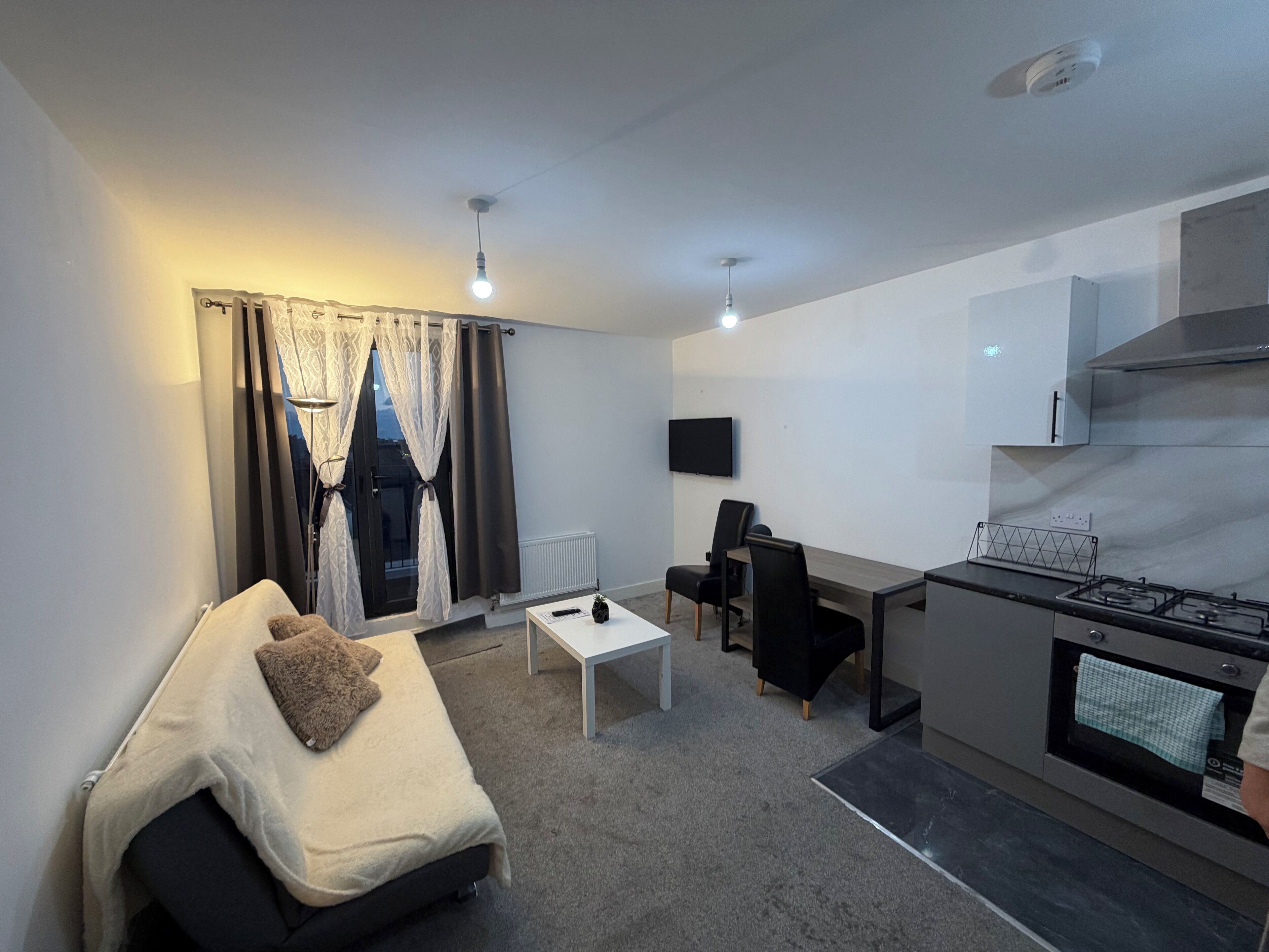 Apartment, 2 Bedrooms, Smoking, Balcony | Living room