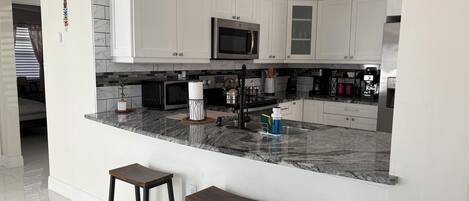 Microondas, horno y parrilla de estufa