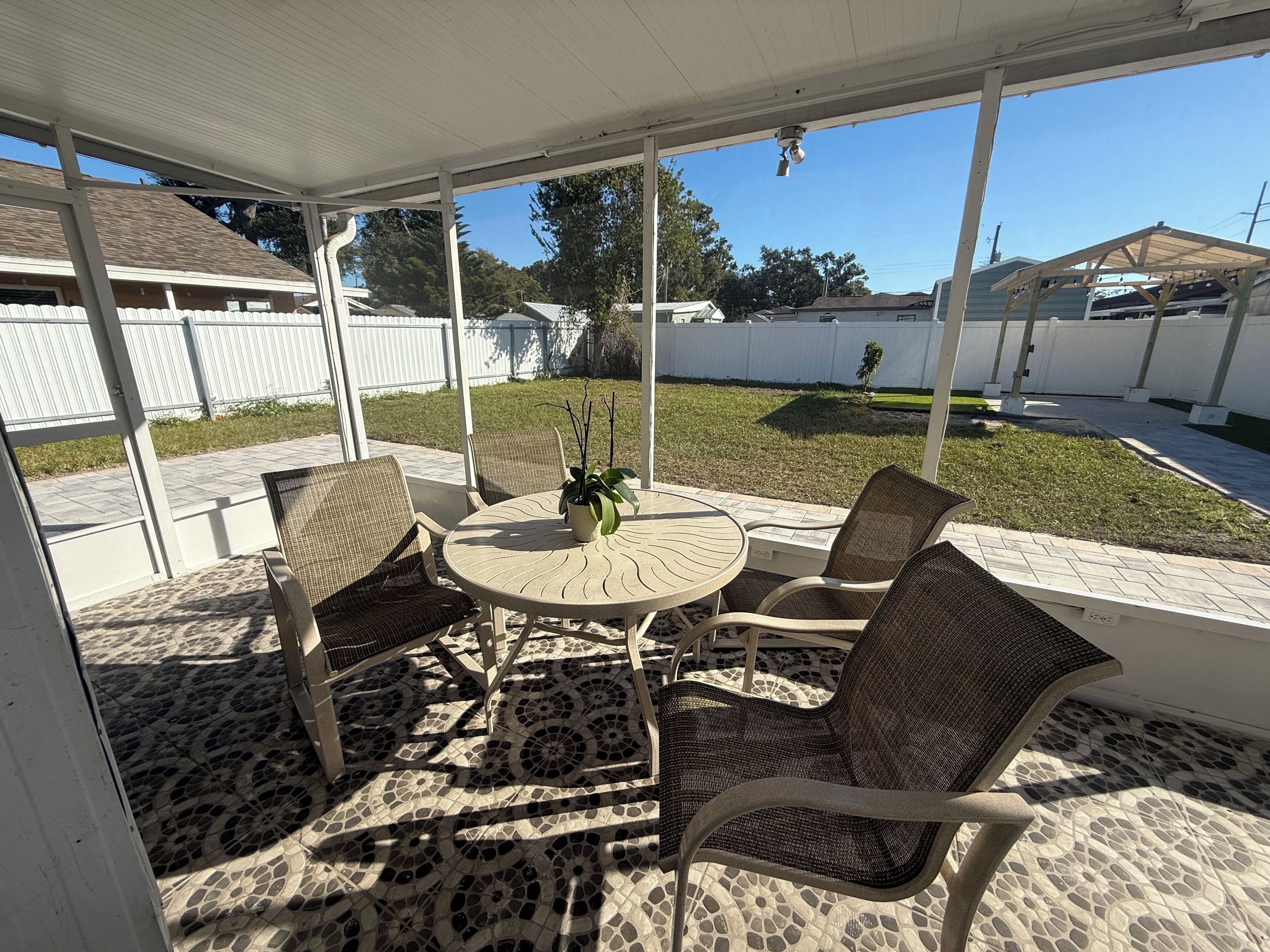 屋外ダイニングエリア