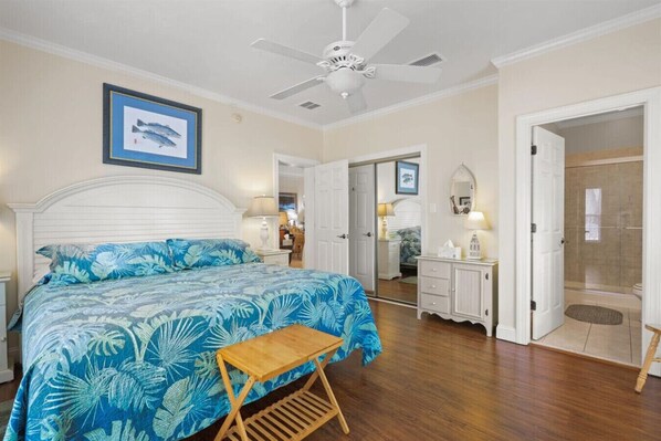 3 bedrooms, desk, WiFi, bed sheets