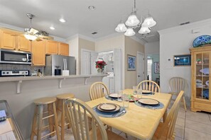 Dining - River Bend Cottage on the Suwannee River (Bell)
