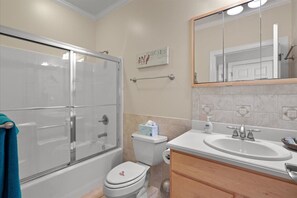 Bathroom - River Bend Cottage on the Suwannee River (Bell)