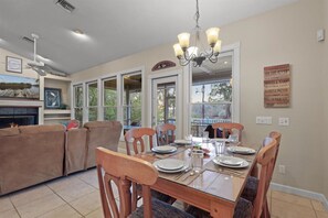 Dining - Suwannee House & Bungalow (Bell)