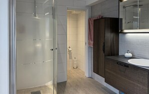 Shower - Stunning home in Tranås with sauna (Tranås)
