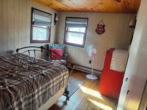 3 bedrooms, WiFi, bed sheets - 3-bedroom chalet in soothing Pocono Lake (Pocono Lake)