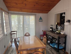 Dining - 3-bedroom chalet in soothing Pocono Lake (Pocono Lake)