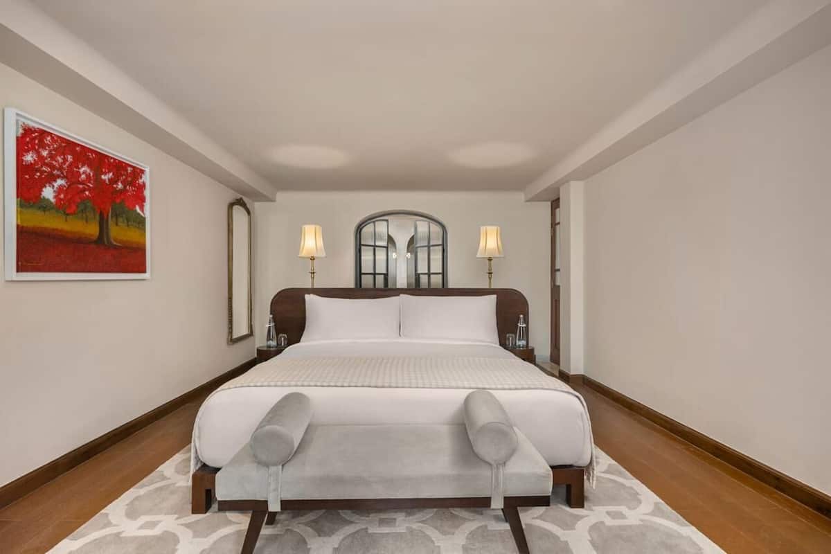 Luxury Tek Büyük Yataklı Oda | Odada kasa, ütü/ütü masası, ücretsiz kablosuz İnternet