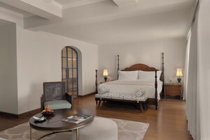 奢华双人房 | 客房内保险箱、熨斗/熨衣板、免费 WiFi