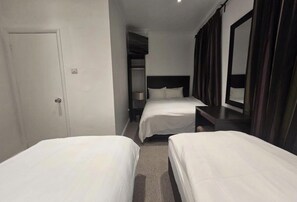 Comfort Quadruple Room | Iron/ironing board, free WiFi - Haringey Hotel  (London)