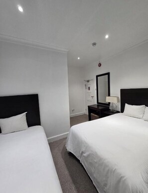 Comfort Triple Room | Iron/ironing board, free WiFi - Haringey Hotel  (London)