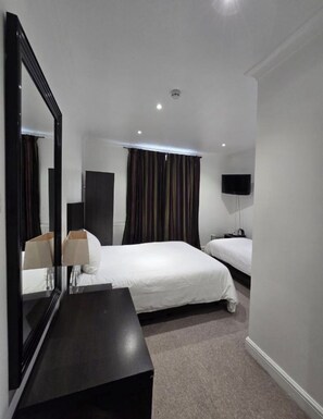 Comfort Triple Room | Iron/ironing board, free WiFi - Haringey Hotel  (London)