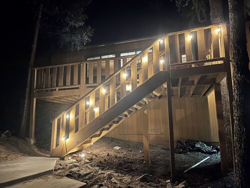 Cozy 2-bedroom cabin in charming Frazier Park with AC