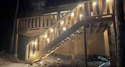 Cozy 2-bedroom cabin in charming Frazier Park with AC