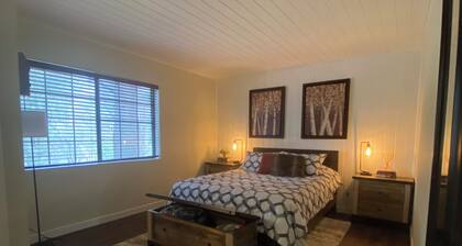 Cozy 2-bedroom cabin in charming Frazier Park with AC