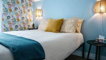 2 habitaciones, escritorio, tabla de planchar con plancha y wifi gratis