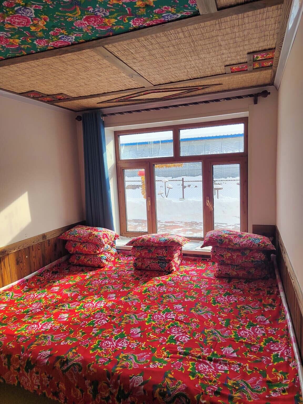 Habitación triple Signature, vistas al valle | Escritorio y espacio para trabajar con un portátil