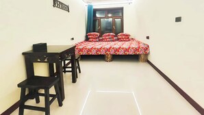 特色三人房, 山谷景觀 | 書桌、筆電工作空間、隔音、免費無線上網
