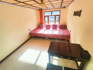 Romantic Quadruple Room, Valley View | Desk, laptop workspace, soundproofing, free WiFi - Snow Valley Ma Hua Inn (Harbin)