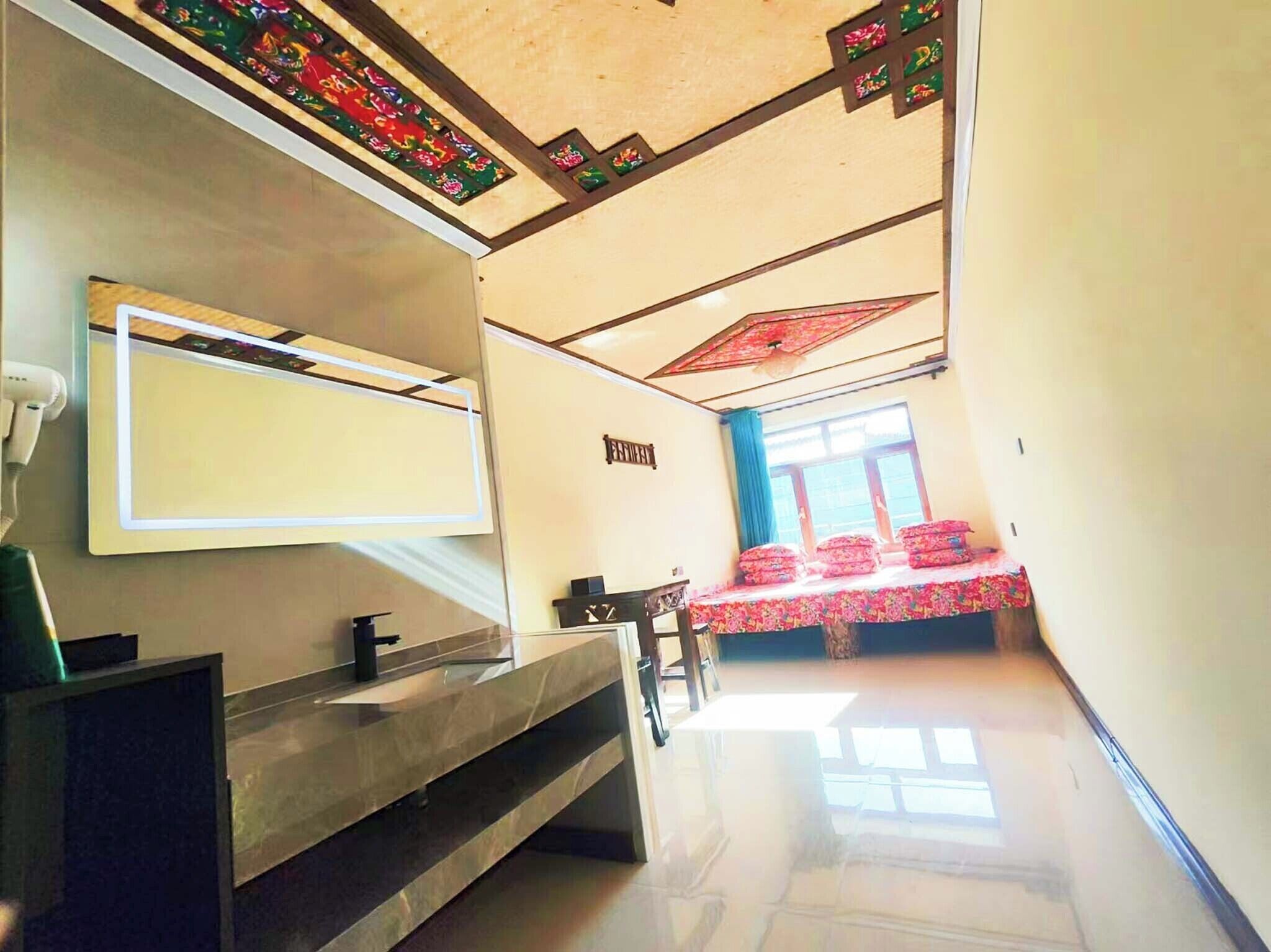 Desk, laptop workspace, soundproofing, free WiFi