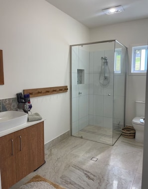 Hair dryer, towels, soap, toilet paper - Mary Valley Magic -Noosa & Rainbow beach base, hinterland views, country quiet (Lagoon Pocket)