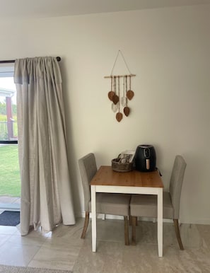 Dining - Mary Valley Magic -Noosa & Rainbow beach base, hinterland views, country quiet (Lagoon Pocket)