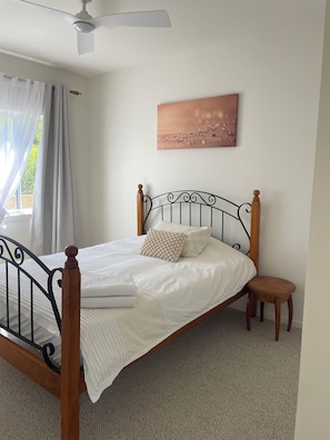 Bed sheets - Mary Valley Magic -Noosa & Rainbow beach base, hinterland views, country quiet (Lagoon Pocket)