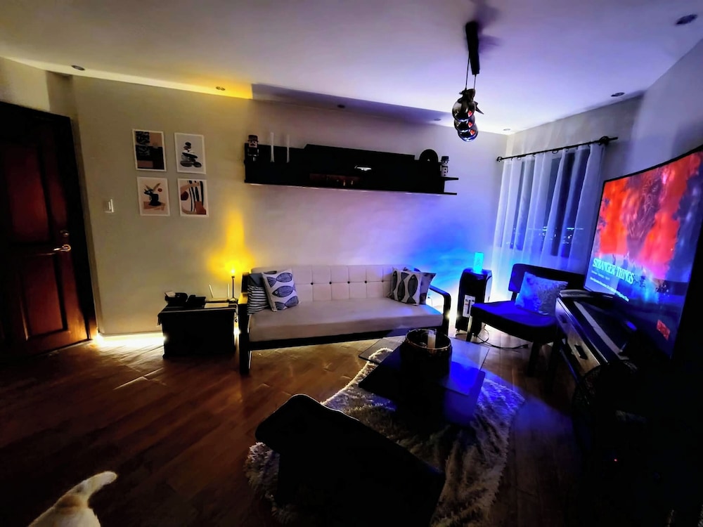 Majestic Penthouse Few Steps to Eastwood Mall/ 75"TV & Alexa - Quezon ...