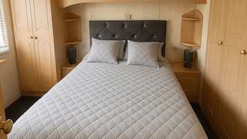 3 chambres, fer et planche à repasser, Wi-Fi, draps fournis