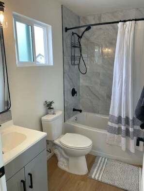 Handtücher, Seife, Toilettenpapier