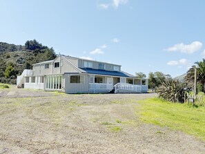 Exterior - Rural Retreat with 10 Ensuite Rooms,Hunting,Fishing&Nature Escape-Far north NZ (Pawarenga)