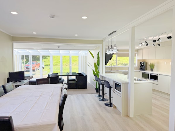 10 bedrooms, WiFi, bed sheets, wheelchair access