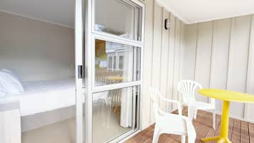 10 bedrooms, WiFi, bed sheets, wheelchair access
