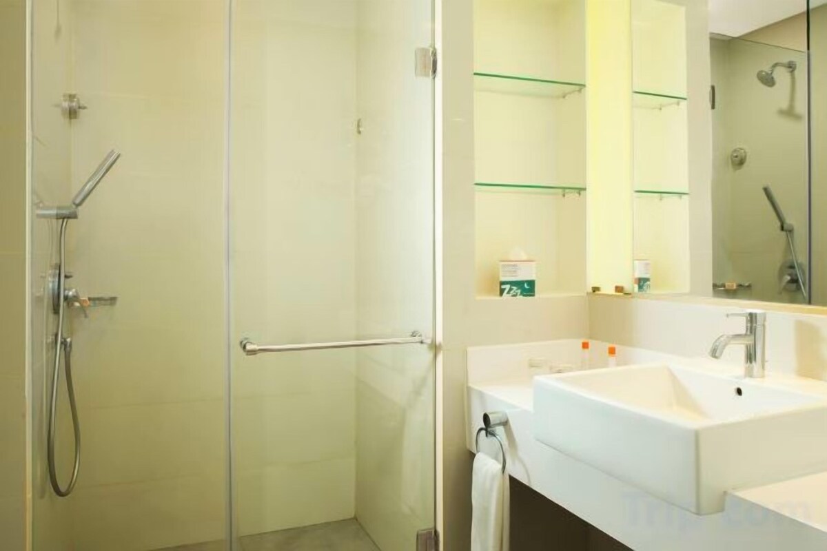 Shower, free toiletries, towels, soap