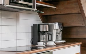 Fridge, stovetop, dishwasher, coffee/tea maker - Awesome home in Transtrand with sauna (Transtrand)