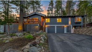 Exterior - Experience luxury at The Bear Den in Tahoe City, a spacious 4-bedroom retreat with hot tub (Tahoe City)