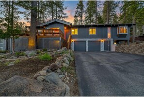 Exterior - Experience luxury at The Bear Den in Tahoe City, a spacious 4-bedroom retreat with hot tub (Tahoe City)