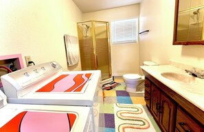 Bathroom - Starlite Vintage Resort - Modern Comfort, a time capsule near Royal Gorge (Cañon City)
