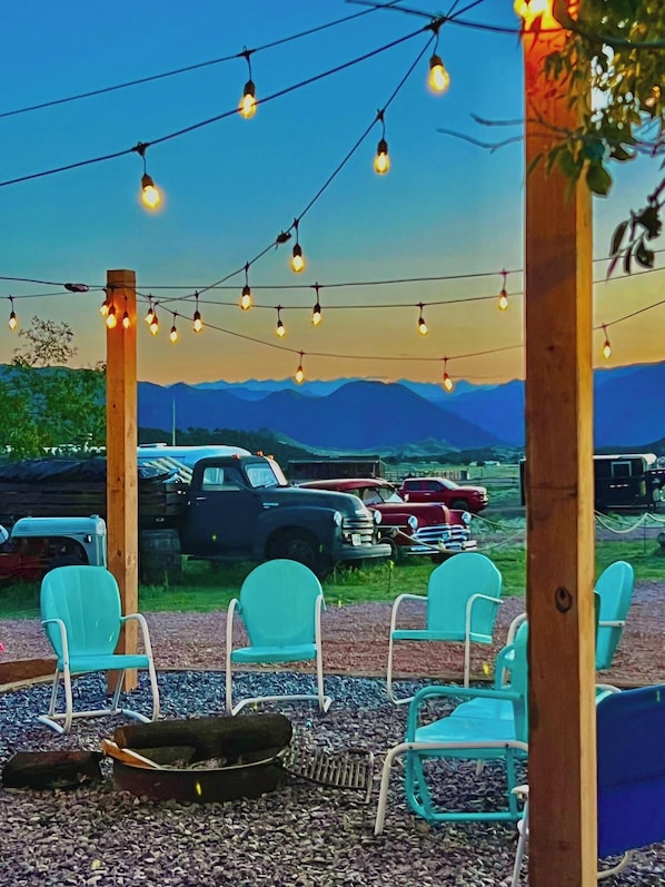 Property grounds - Starlite Vintage Resort - Modern Comfort, a time capsule near Royal Gorge (Cañon City)