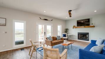 Televisión, chimenea, oficina