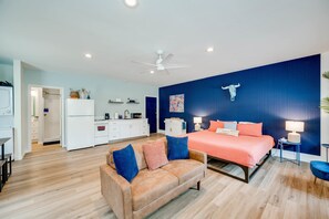 6 habitaciones, escritorio y tabla de planchar con plancha 