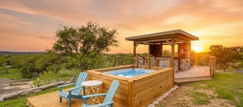 6b/4.5b Pool w lake views, 3 acres, lake access