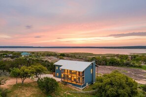 Exterior - 6b/4.5b Pool w lake views, 3 acres, lake access (Buchanan Dam)