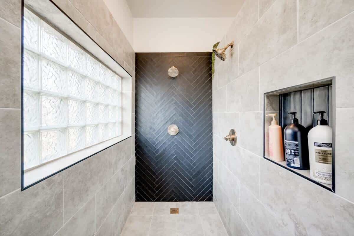 Dusche, Haartrockner, Shampoo